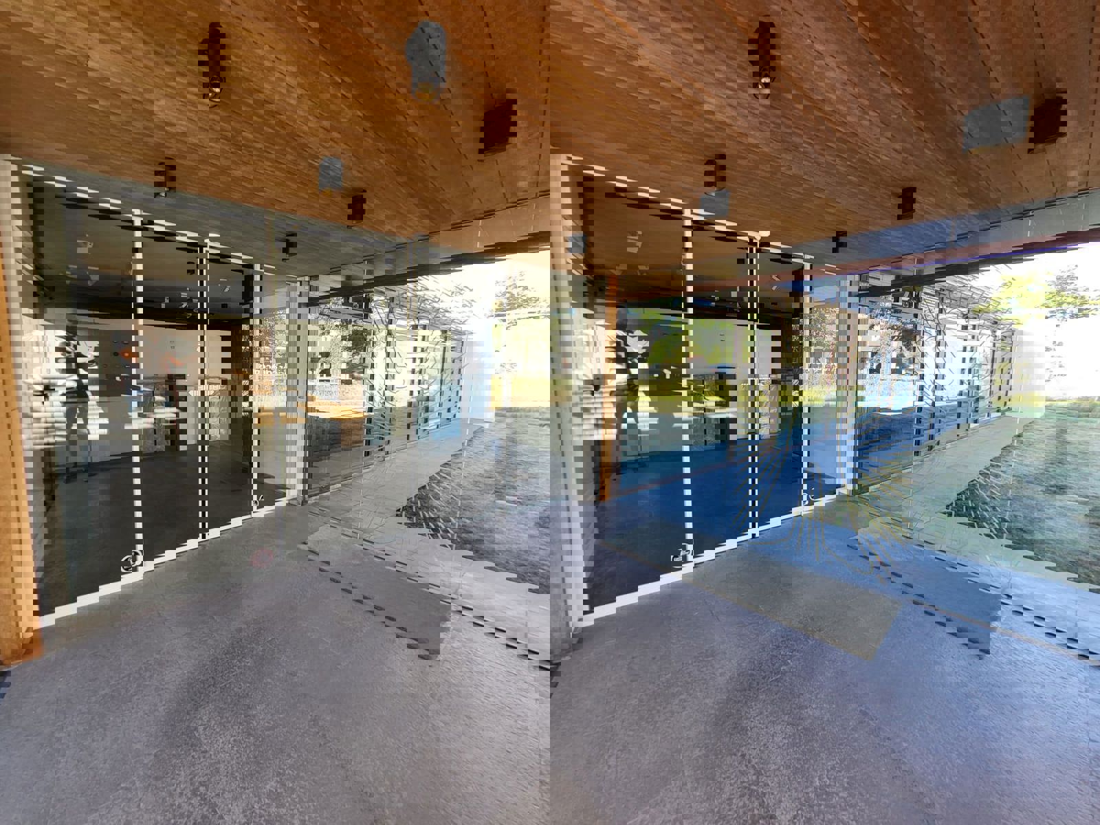 Exclusieve en centraal gelegen handelsruimtes in Loppem foto 12