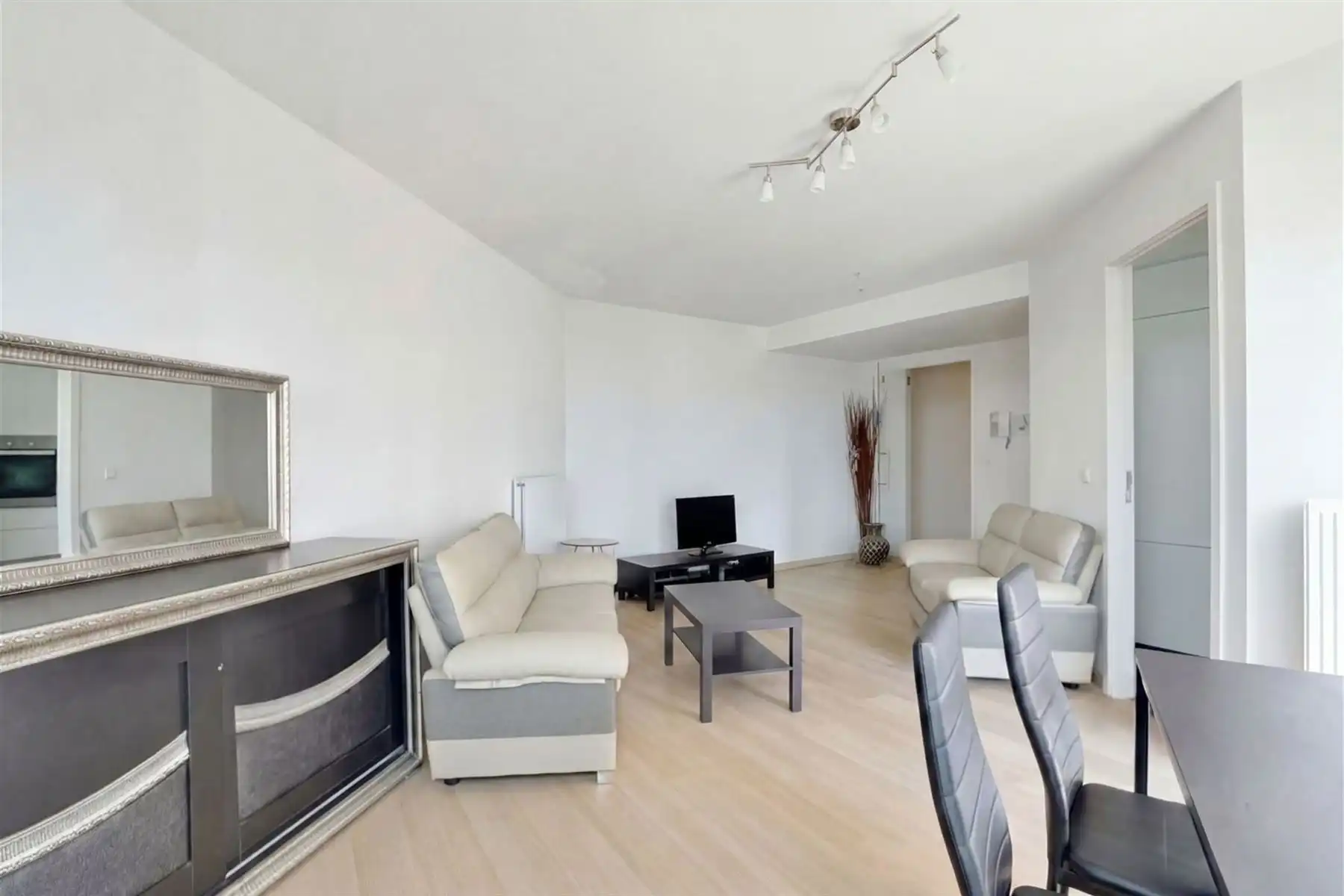 Modern dakappartement met 2 slaapkamers te Anderlecht foto 3