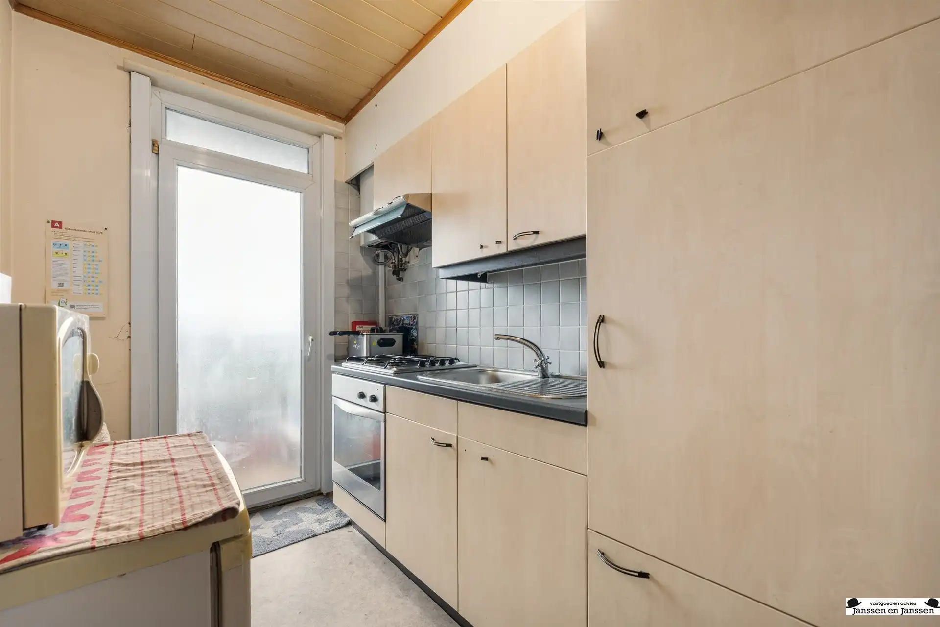 Op te frissen appartement met twee slaapkamers foto 8