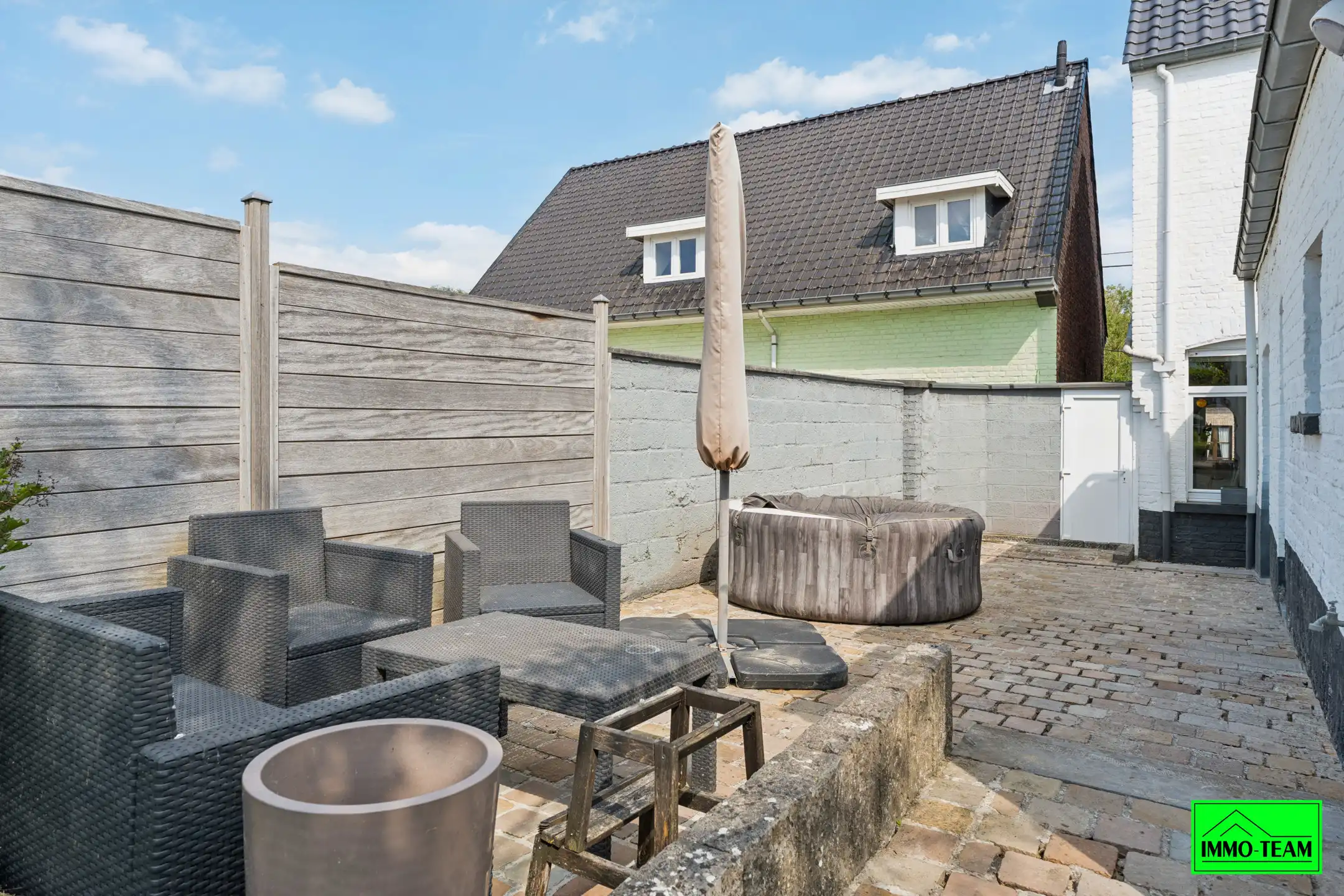 Gezellige, instapklare 2-gevelwoning nabij centrum Okegem foto 11
