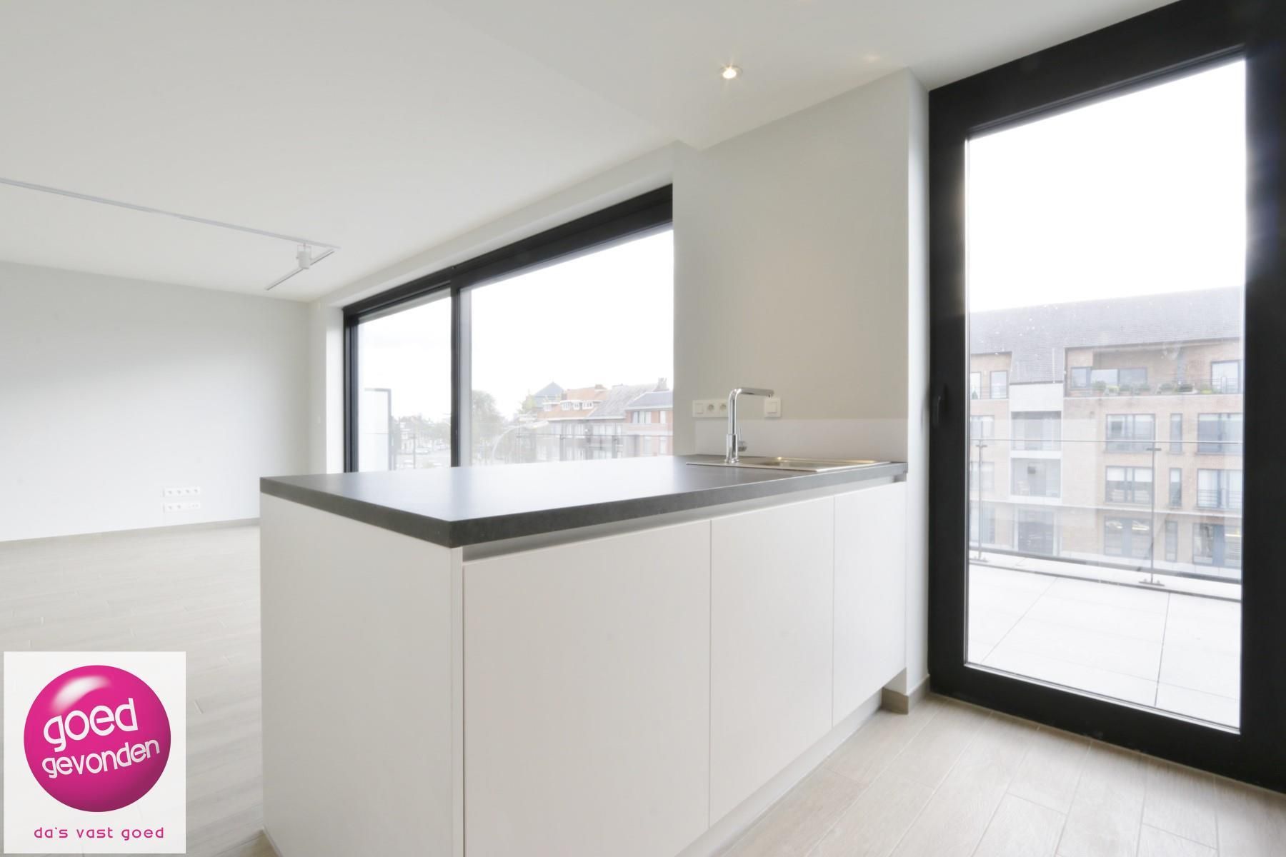 APP - 2 SLK - PRACHTIG TERRAS - KELDER - GARAGE - LIFT foto 6