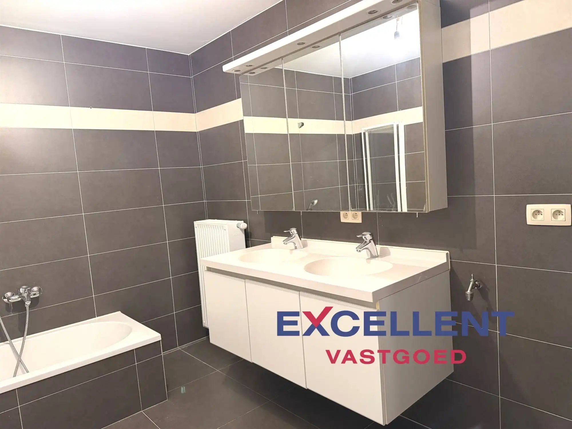 Instapklaar gelijkvloers appartement centrum Deinze foto 6