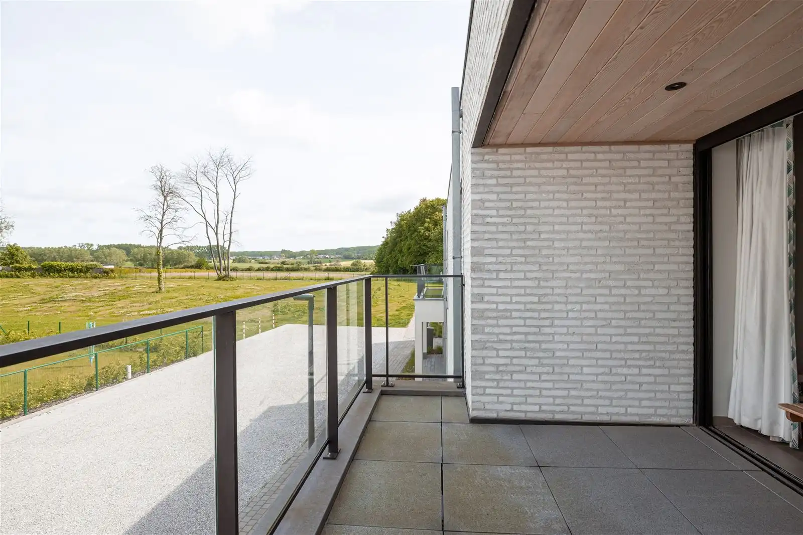 Recent appartement, rustig gelegen, doch op 200m van centrum foto 2