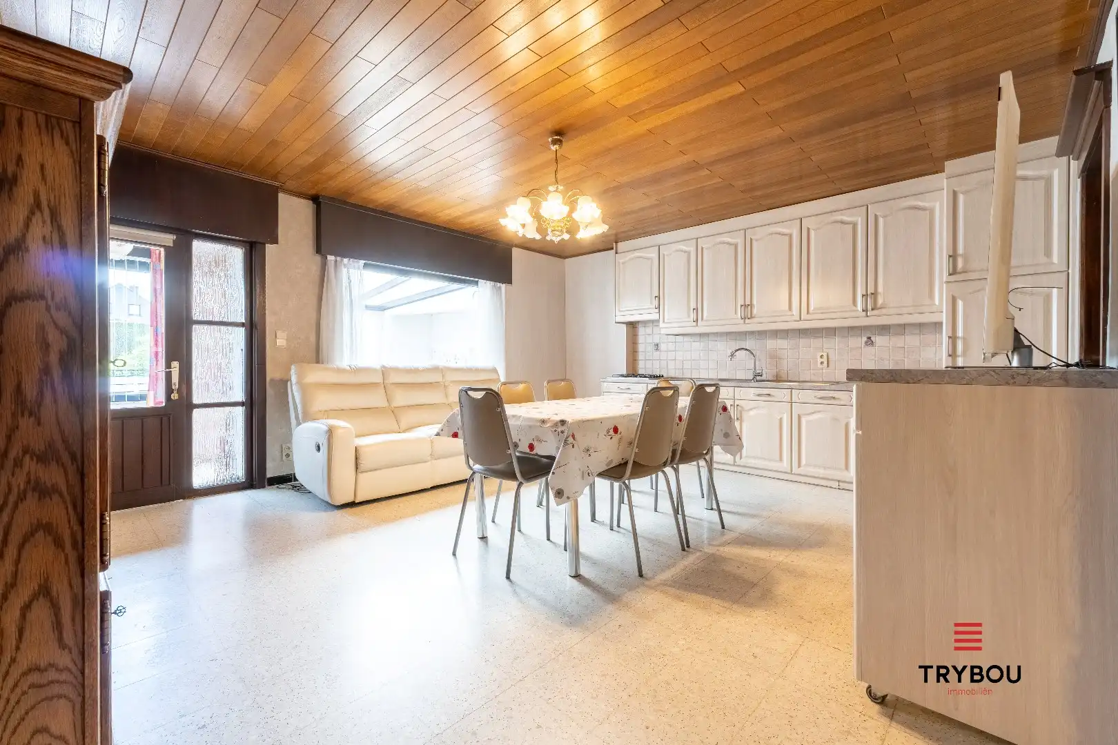 Verrassend ruime woning aan de rand van Houthulst op ruim perceel van 720m². foto 8