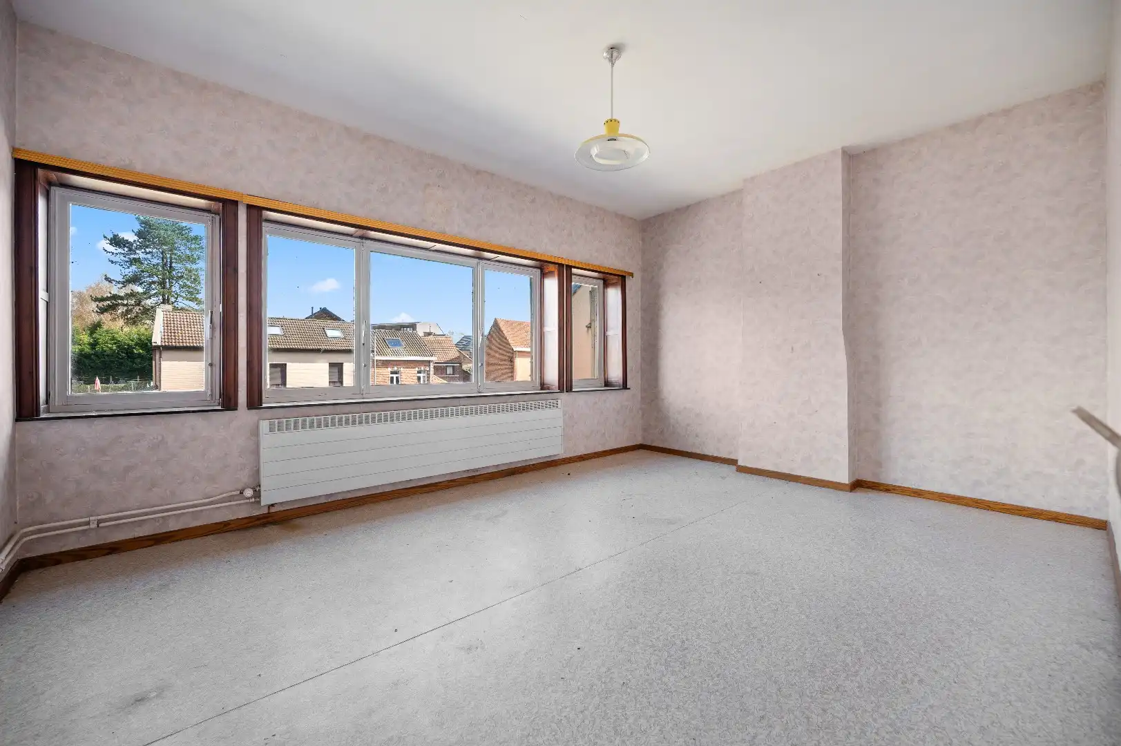 Te renoveren woning met ruime loods en stockagemogelijkheden  foto 4