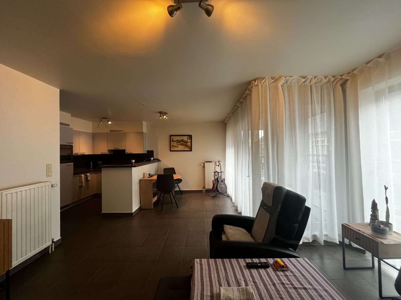 Ruim instapklaar appartement in hartje Kruishoutem foto 5