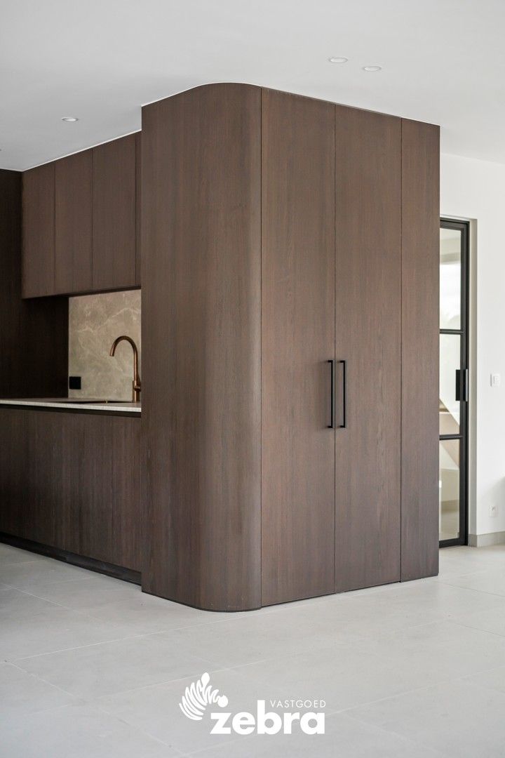 Prachtig gerenoveerde villa met 5 slaapkamers en 2 badkamers te Oostrozebeke! foto 7