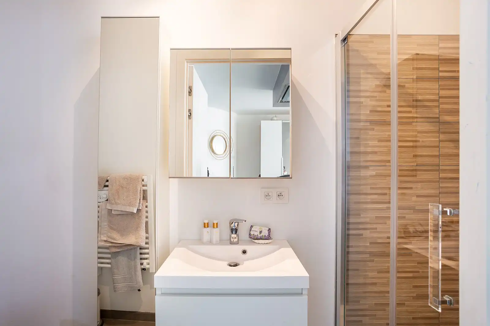 Slim wonen of zorgeloos investeren – stijlvolle nieuwbouwstudio met terras in Boechout foto 17