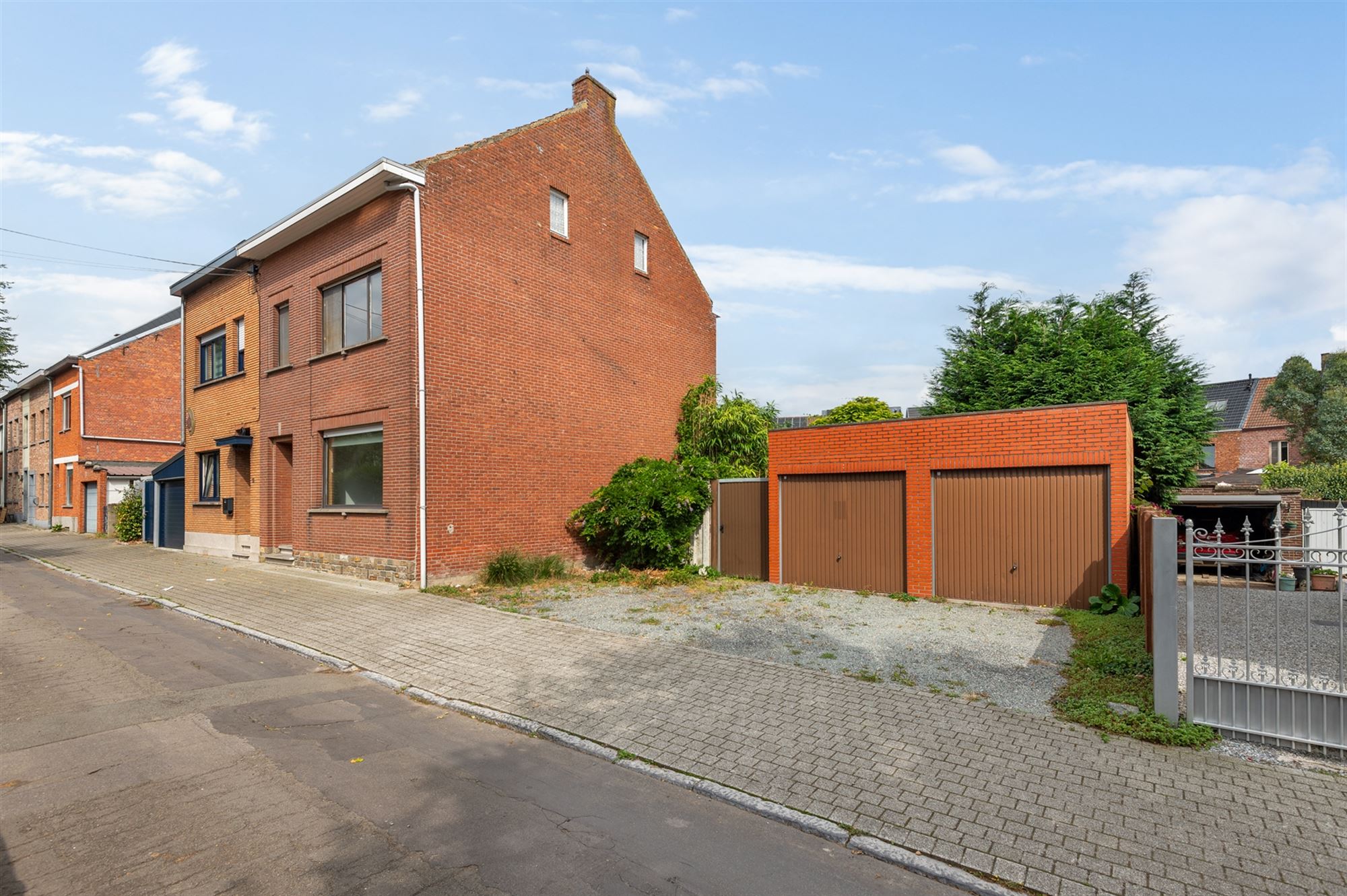 Op te frissen woning met naastliggende garages te Muizen foto 2