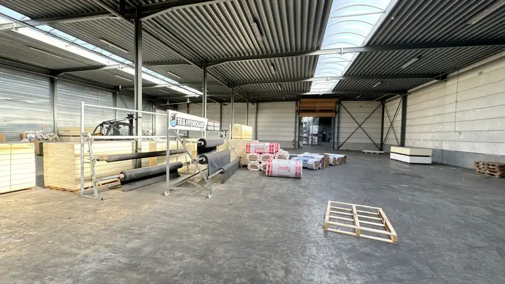 Magazijn te huur in semi-industrieel complex Vaartkaai in Merksem foto 4