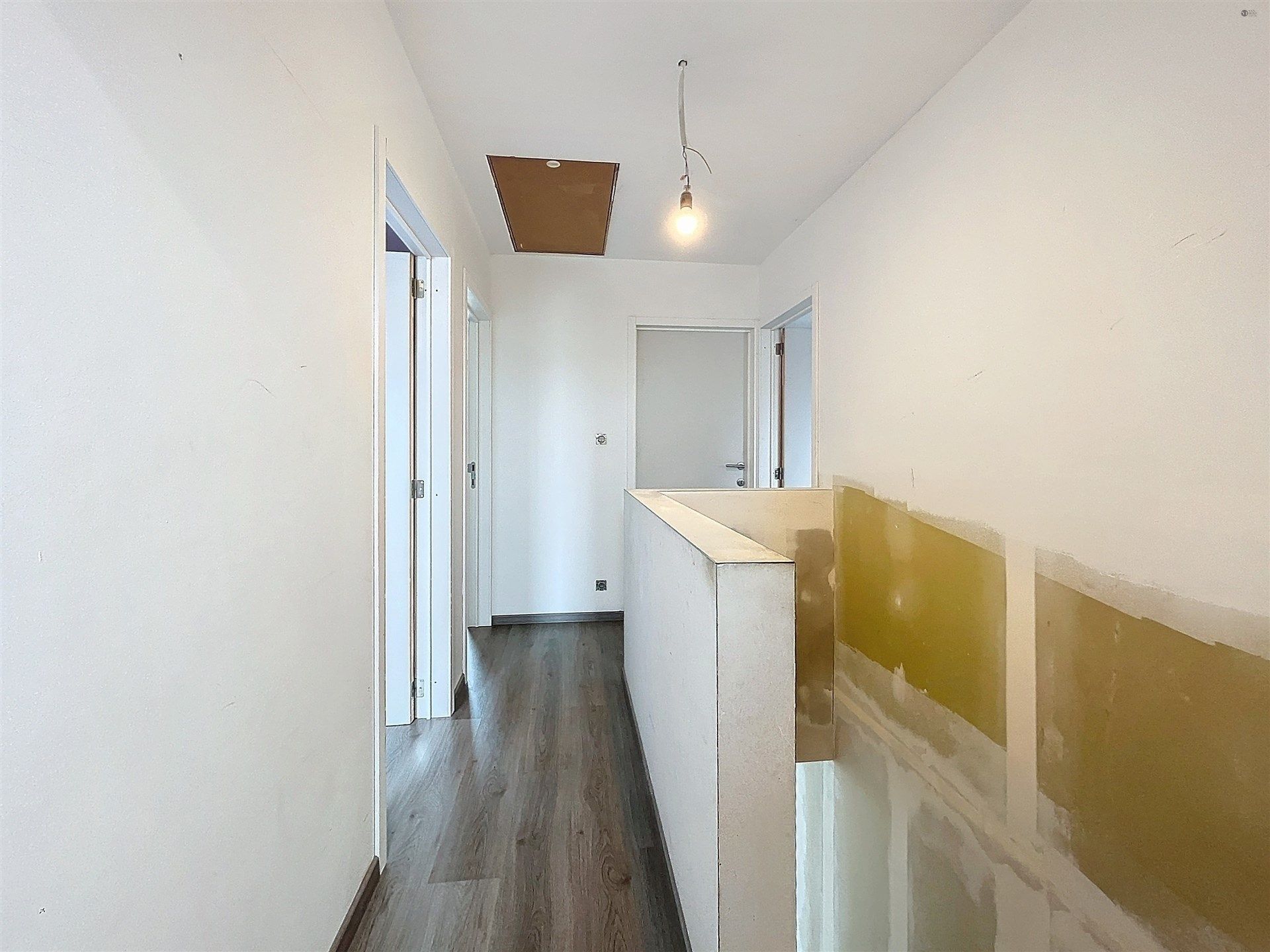 Ruime open bebouwing met 4 slaapkamers op perceel van 828 m²  op toplocatie. foto 18