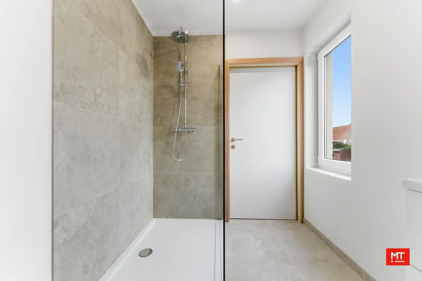 Landelijke, gerenoveerde woning met 3 slaapkamers en tuin in het rustige Poelkapelle foto 11