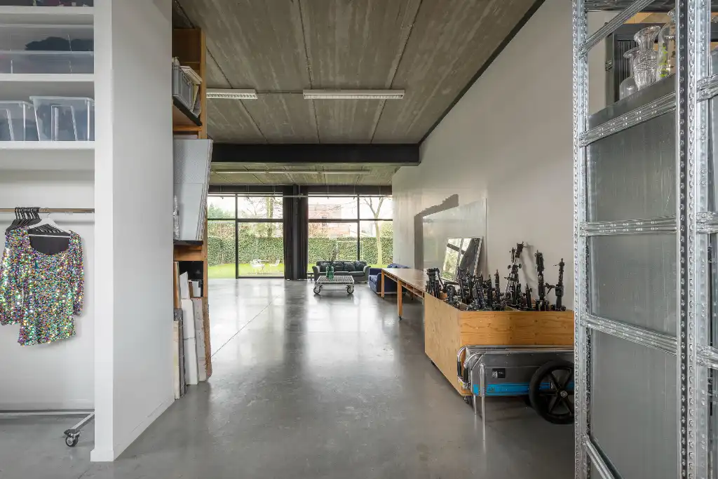 Verkoop via aandelen: Karaktervol atelier, kantoor en/of opslagruimte van ca. 300 m² in Sint-Amandsberg foto 11