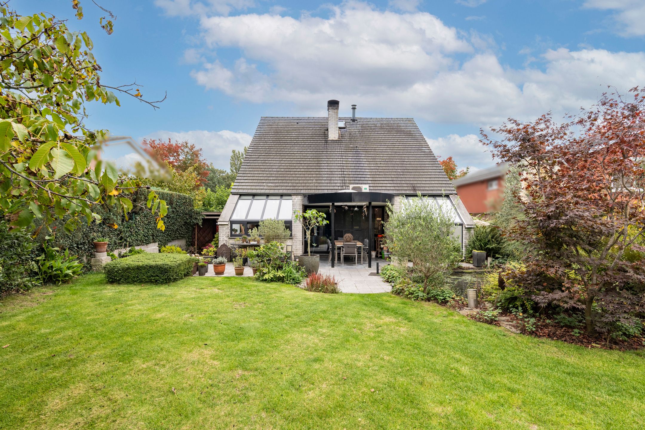 Instapklare gezinswoning met 3slks, tuin en garage op 563 m² foto 2