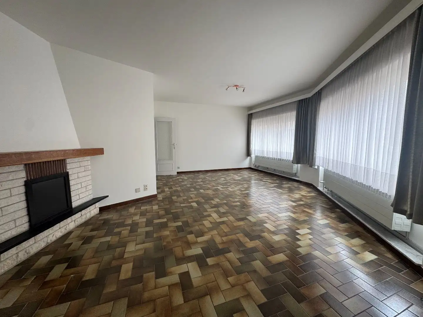 TE HUUR - Gelijkvloers appartement met 1 slpk en terras foto {{pictureIndex}}