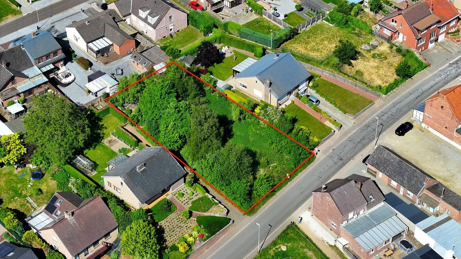 Bouwkavel 09a 57ca bestemd voor open bebouwing met prachtig uitzicht over de paardenweides, rustig gelegen te Lanaken-Gellik foto {{pictureIndex}}