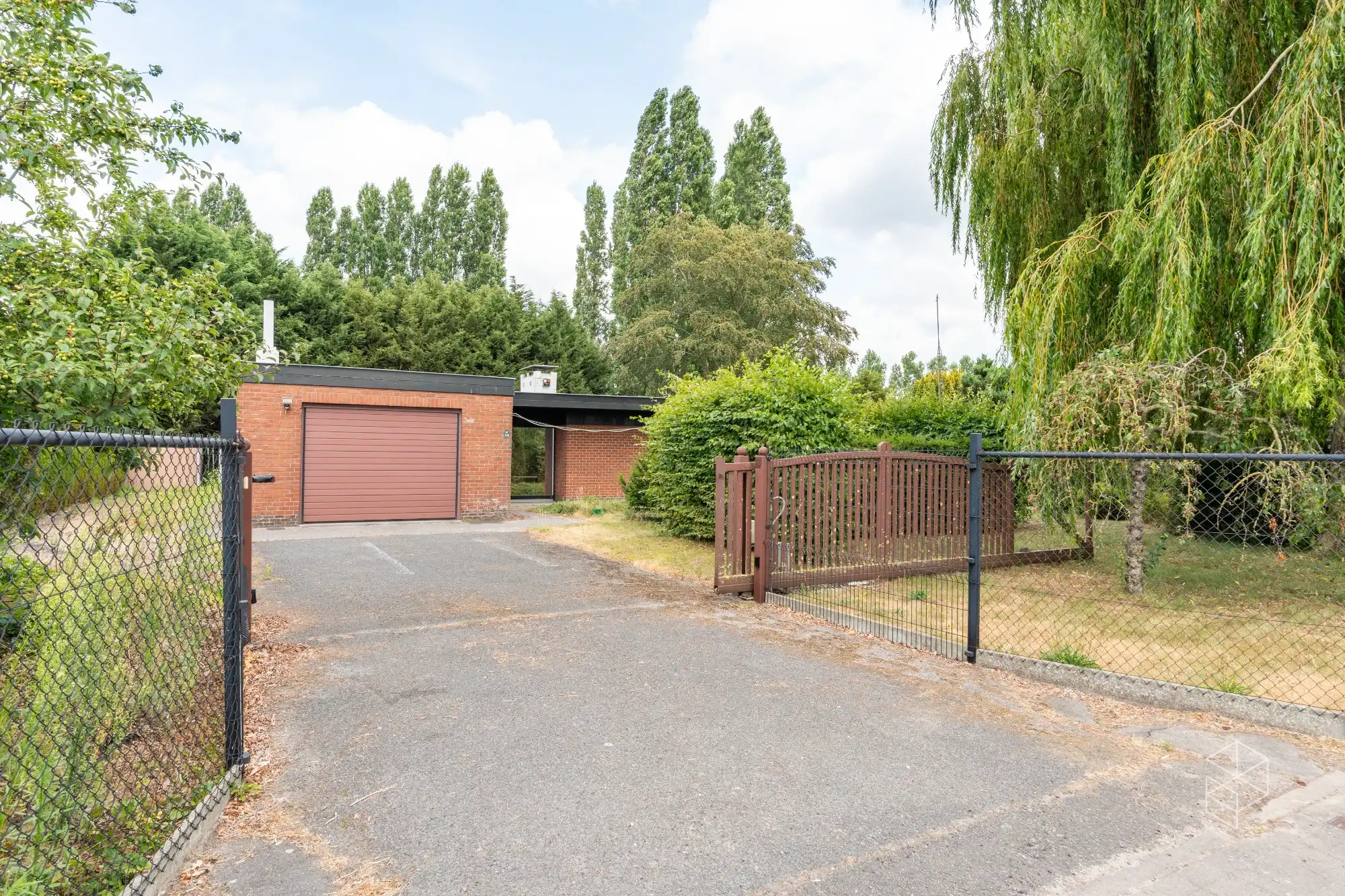 Centraal gelegen gelijkvloerse woning met royale tuin op 1636m² foto 2