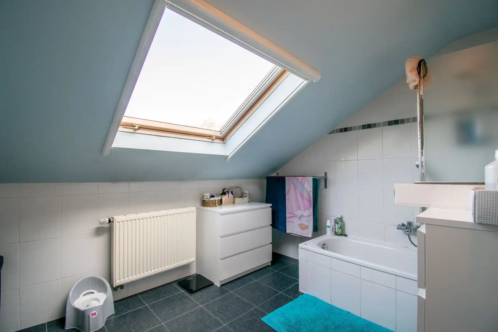 RUIM APPARTEMENT (EPC: B) MET 3 SLAAPKAMERS + GARAGE! foto 22