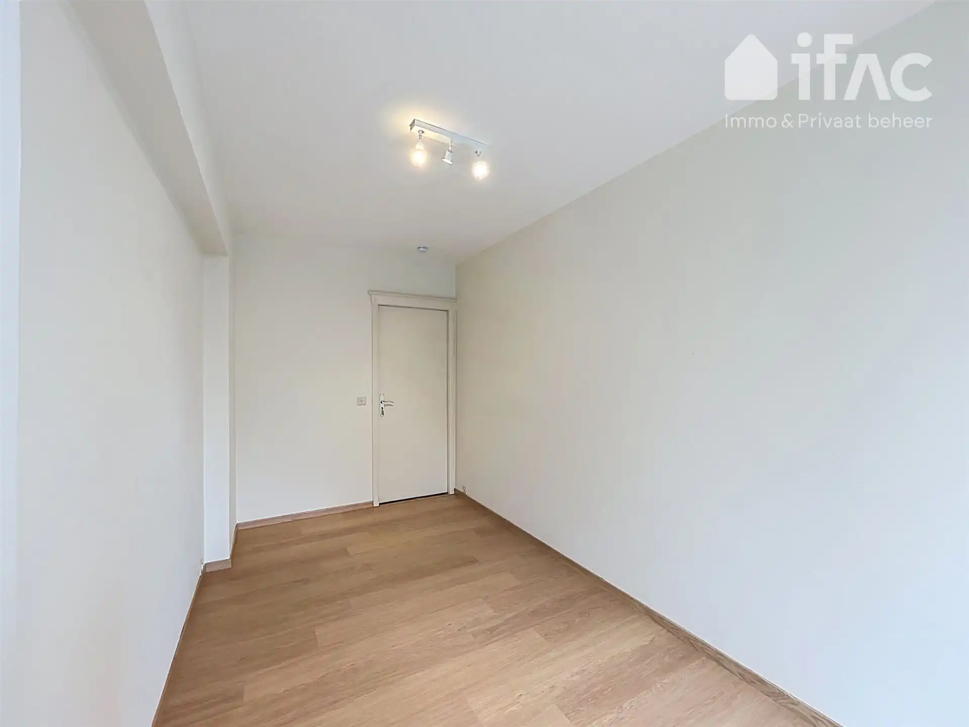 Ruim en goed gelegen appartement foto 13
