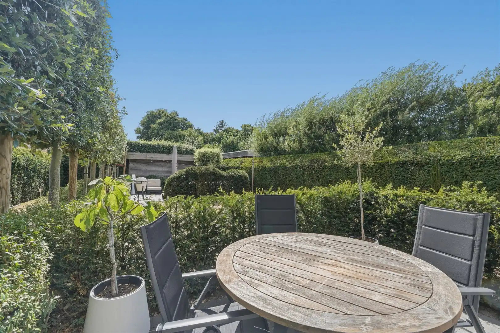 Moderne halfopen bebouwing met zonnige tuin en hoogwaardige afwerking foto 11