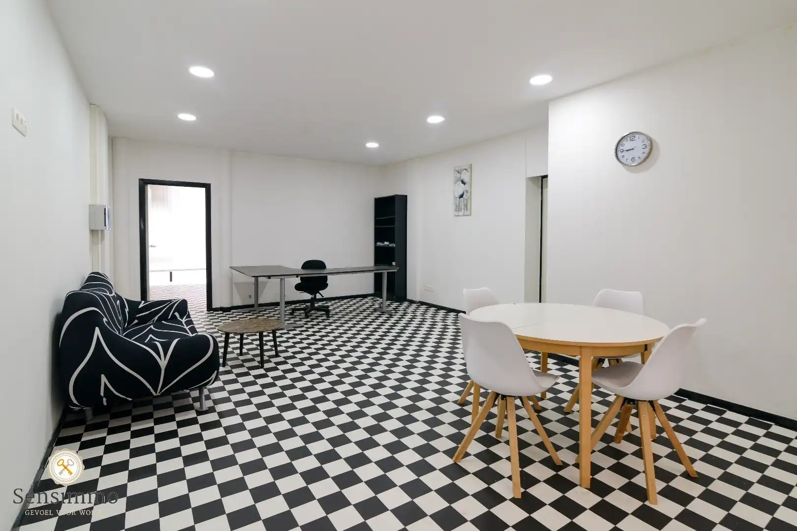 Handelsruimte in het hartje van Genk foto 5