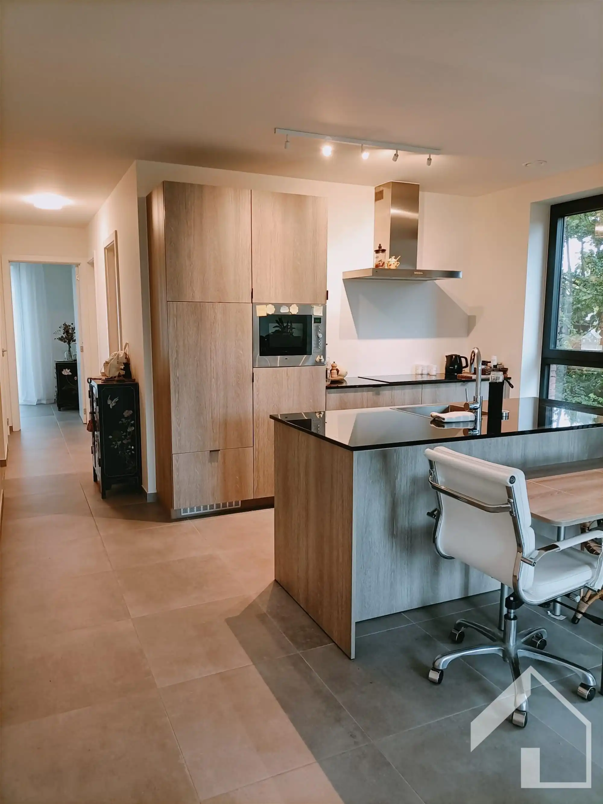 Nieuwbouwappartement op 1e verdieping met lift, 2 slaapkamers, autostaanplaats en kelder foto 4