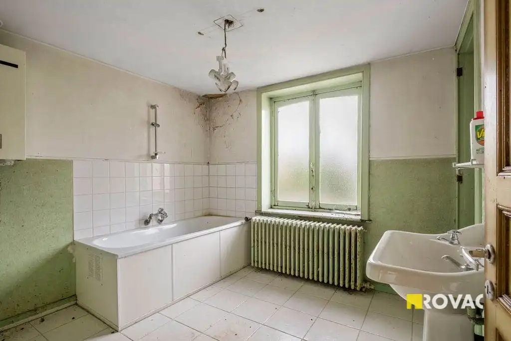 Te renoveren handelspand met woonst in hartje Izegem foto 24