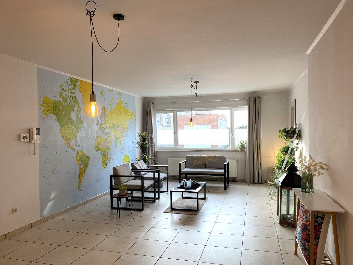 INSTAPKLAAR GELIJKVLOERS APPARTEMENT MET 2 SLPKS EN TERRAS foto {{pictureIndex}}