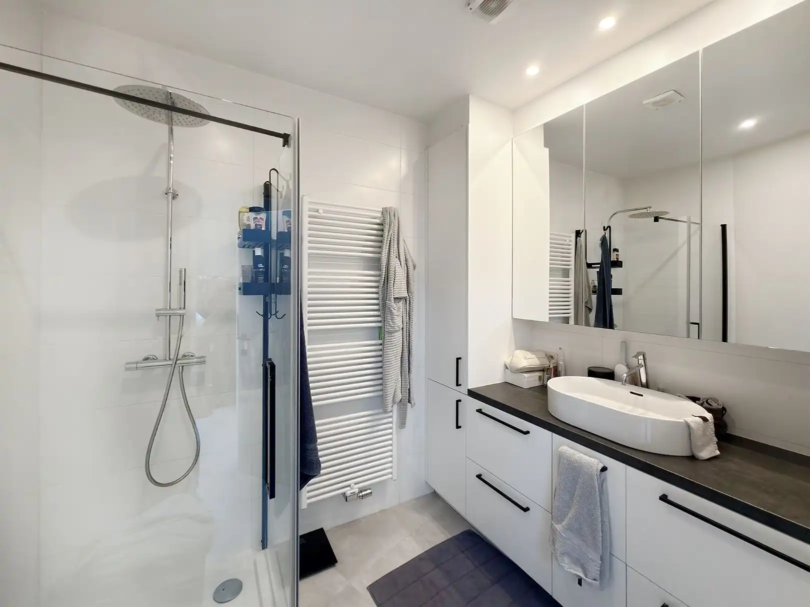 Handelsgelijkvloers, 3 appartementen en eigen parking!! foto 20