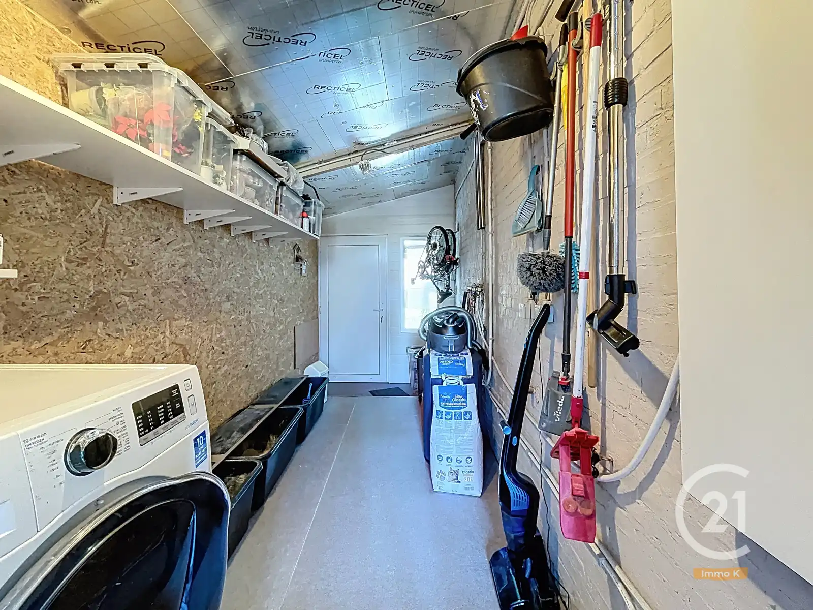 Knusse instapklare woning met ruime tuin en weide nabij E40 foto 33