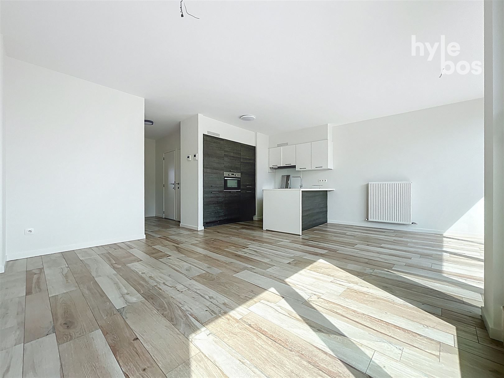 Centraal gelegen, instapklaar 2 slaapkamer appartement met autostaanplaats foto 4