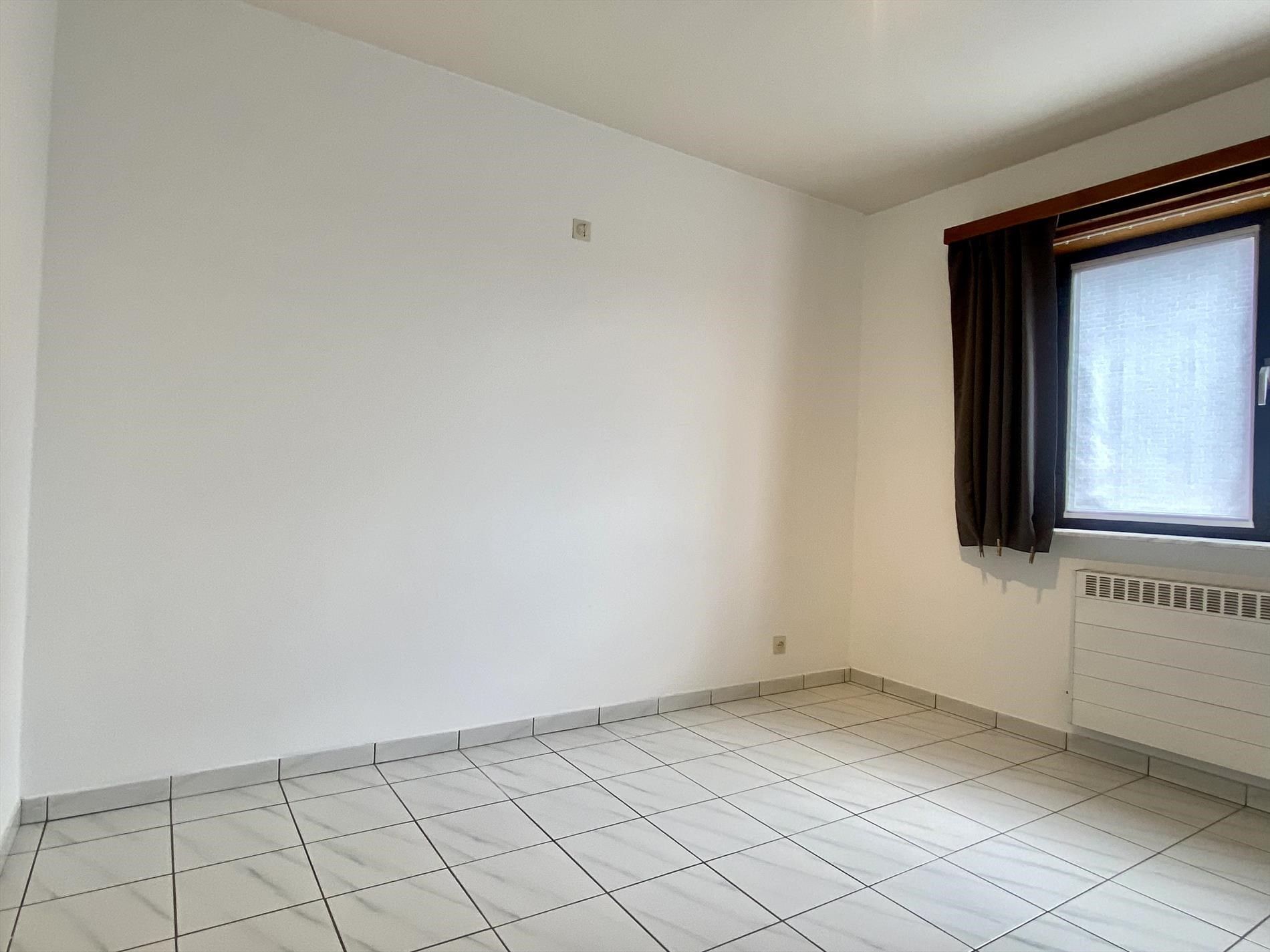 Ruim appartement met garage te huur in Harelbeke foto 11