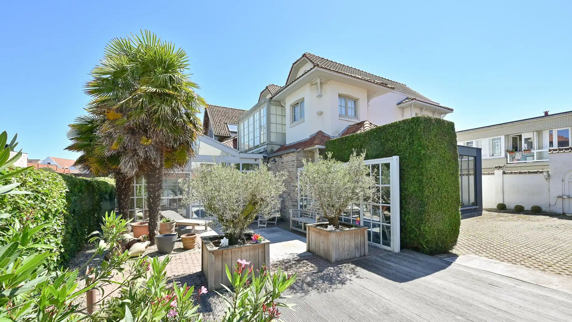 Unieke villa in centrum Knokke foto {{pictureIndex}}