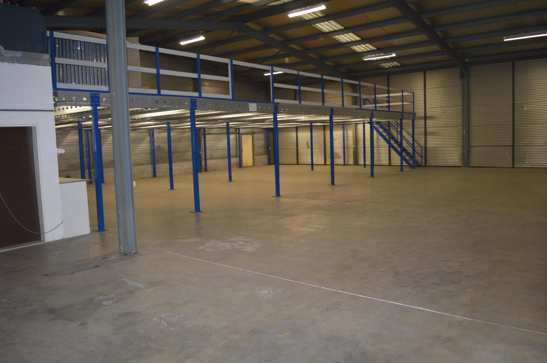 Aartselaar: Magazijn met kantoor te huur foto 5