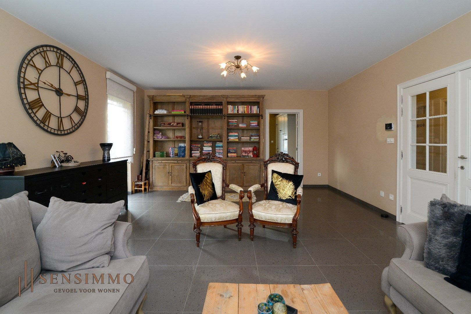 Ruime woning van 383m² bewoonbare oppervlakte met 6 slaapkamers – ideaal voor bedrijven en huisvesting van werknemers. foto 5