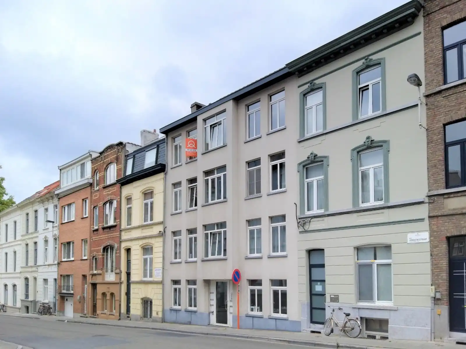 Modern 1- slpk appartement vlakbij Sint-Pietersplein foto 17