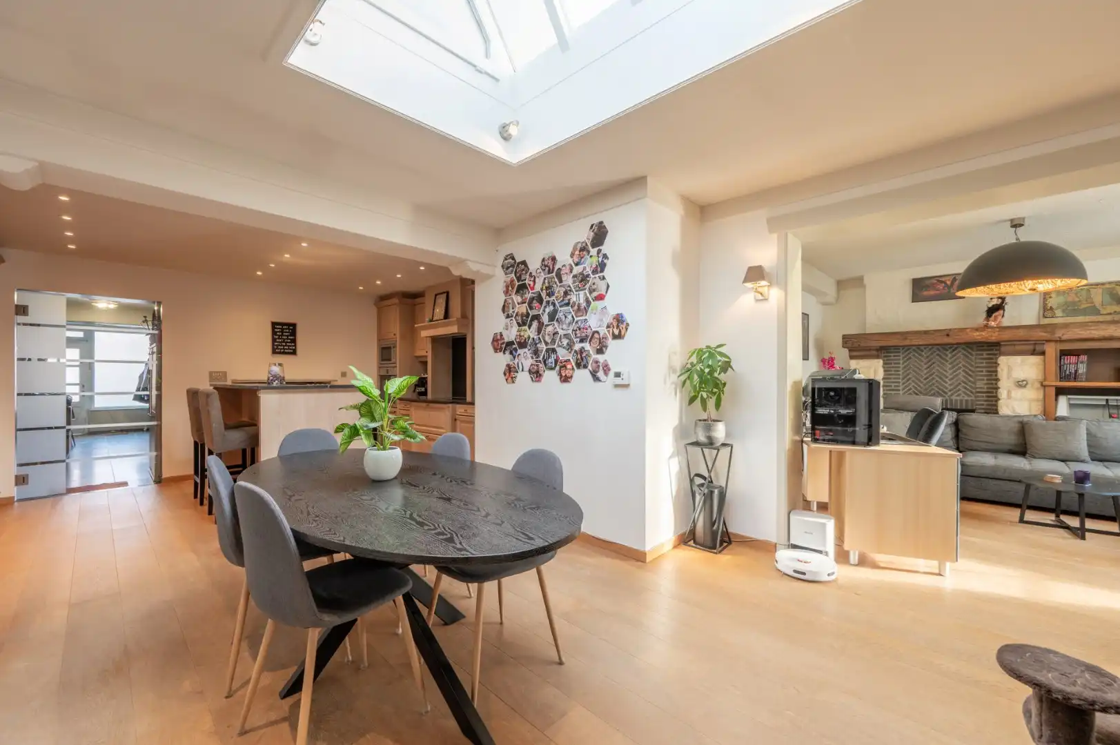 Gelijkvloerse woonst met grote tuin en garage te Sijsele. foto 2