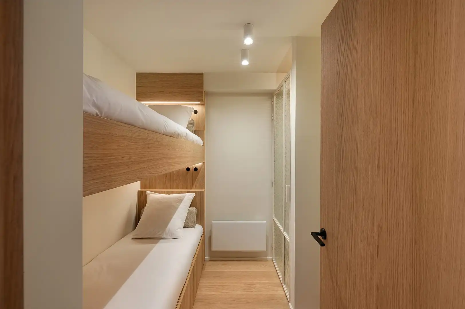 Gerenoveerd 3-slaapkamerappartement met frontaal zeezicht. foto 21