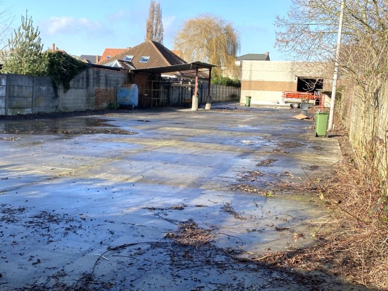 Ruim magazijn (550m²) met buitenruimte achteraan foto 7