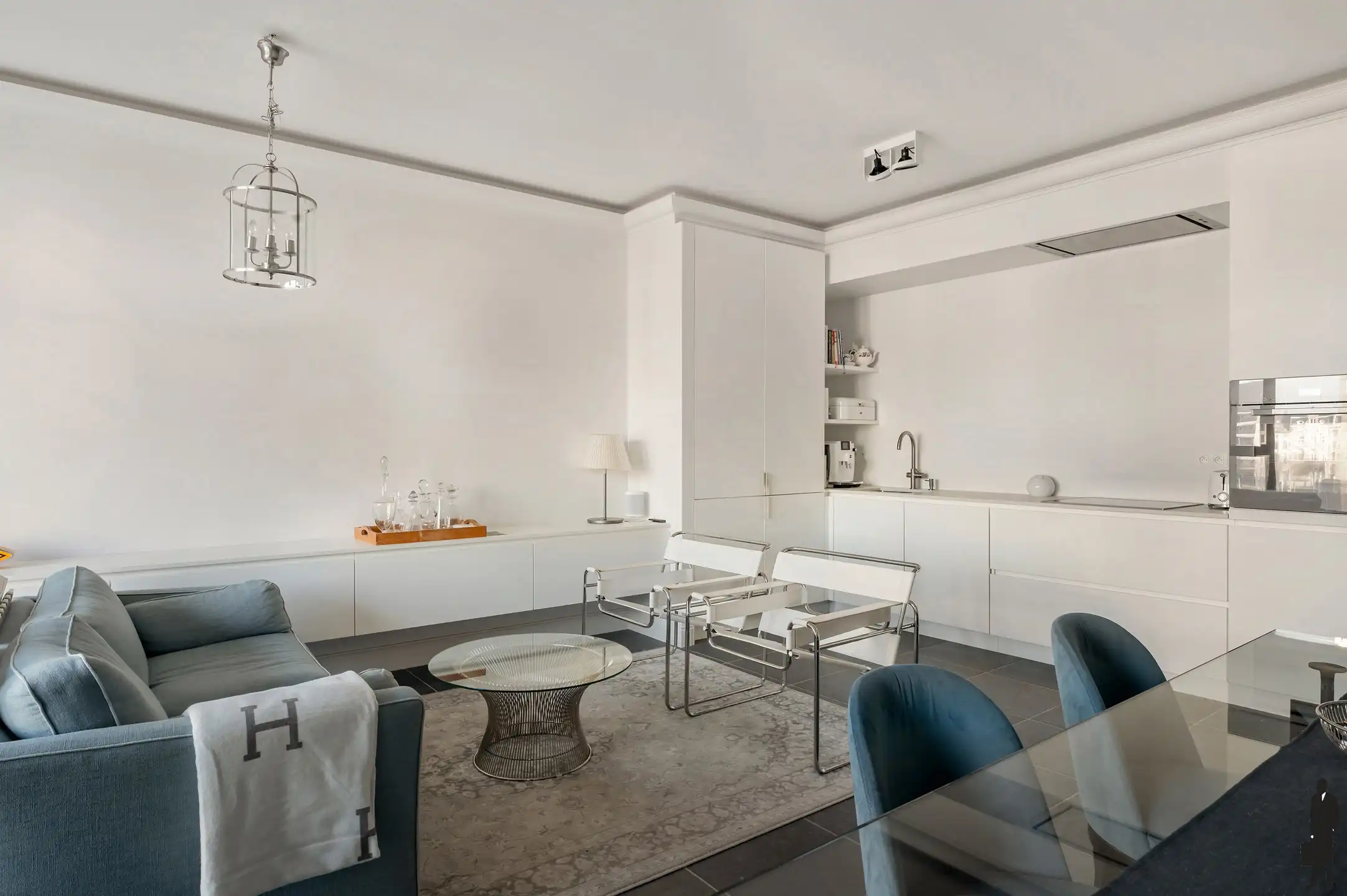 Lichtrijk BEN-appartement met open waterzicht in London Residence foto 6