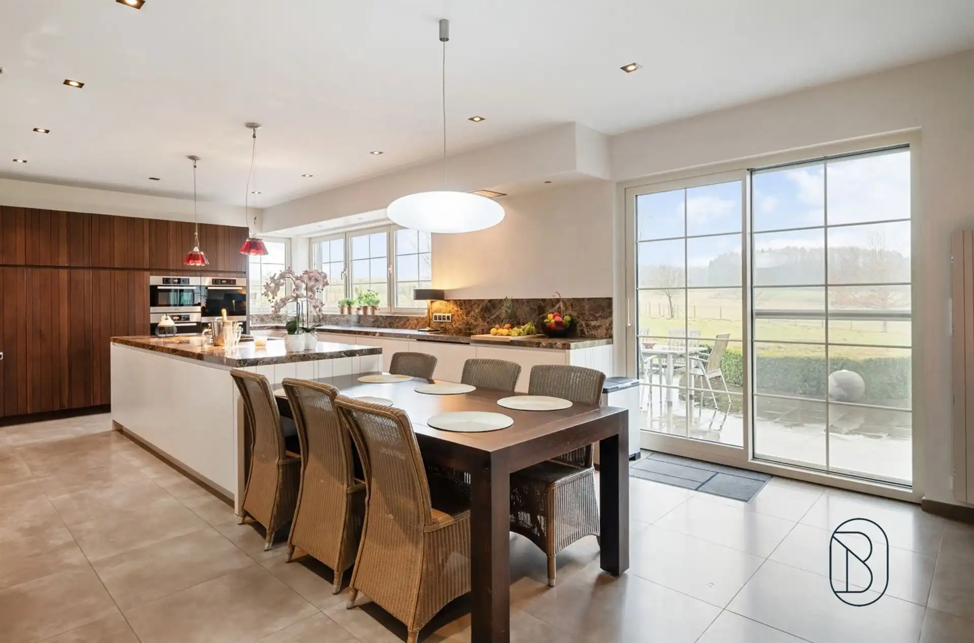 Topgelegen prachtige vakantiewoning met binnenzwembad foto 18