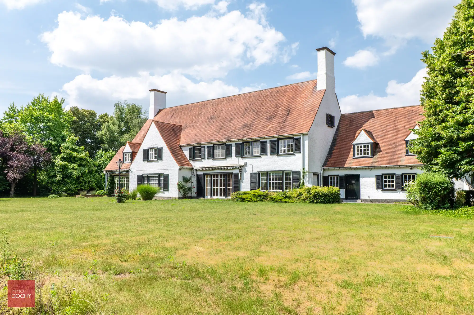 Zeer ruime villa in prachtige parktuin foto 2