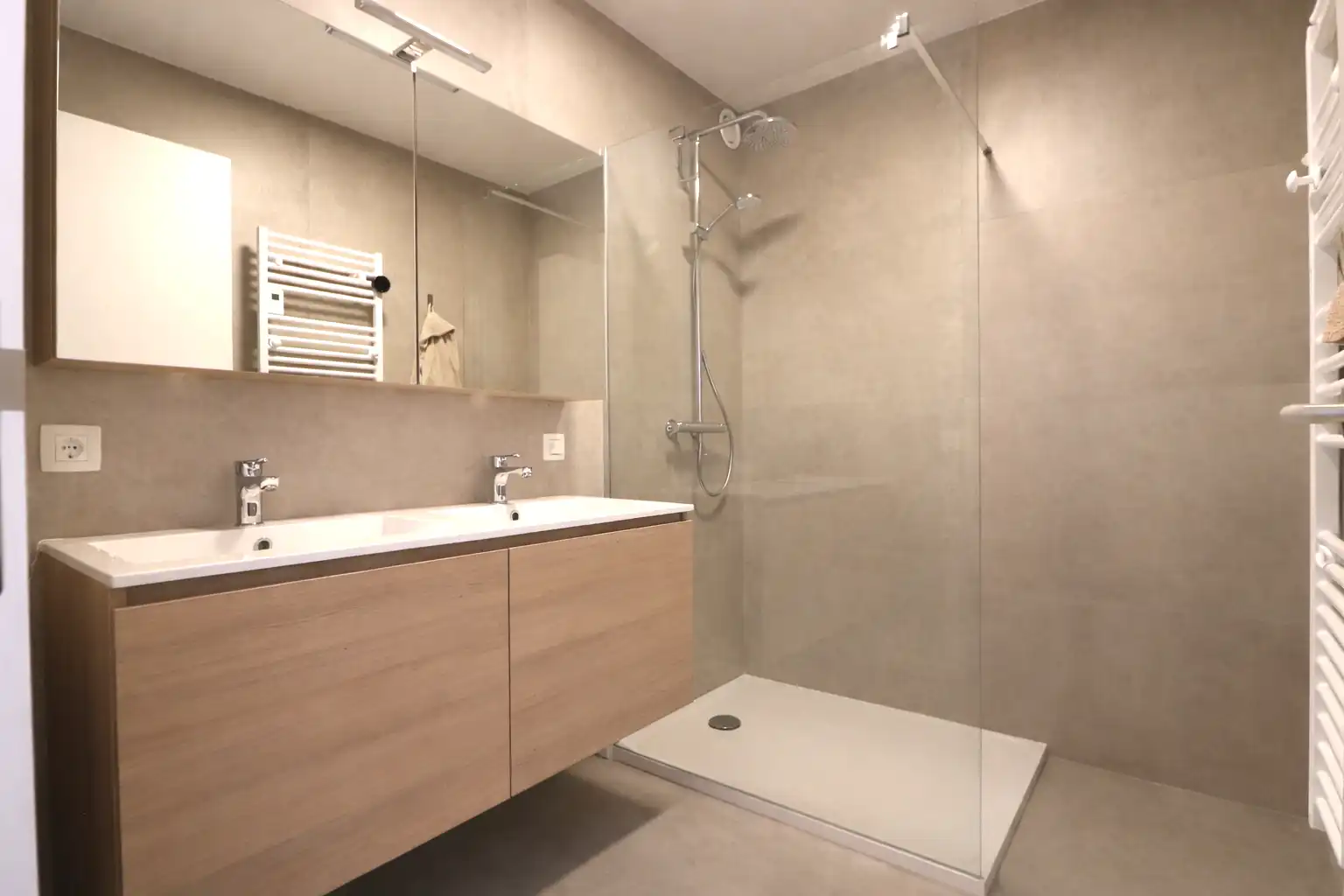 Nieuwbouw appartement met 2 zeer grote slaapkamers, terras én autostaanplaats. foto 5