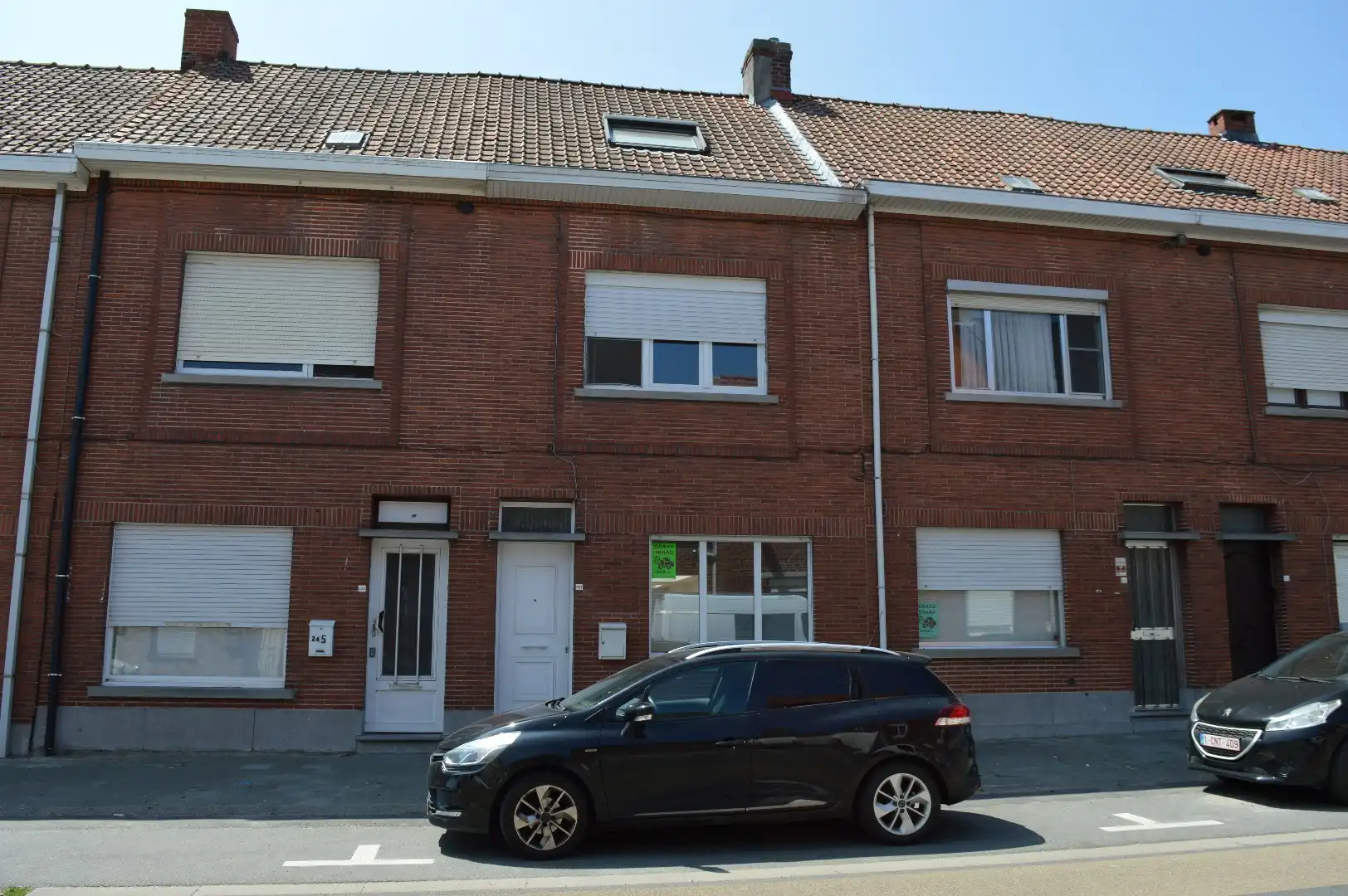 Instapklare gezinswoning met vlotte bereikbaarheid te Heule foto {{pictureIndex}}