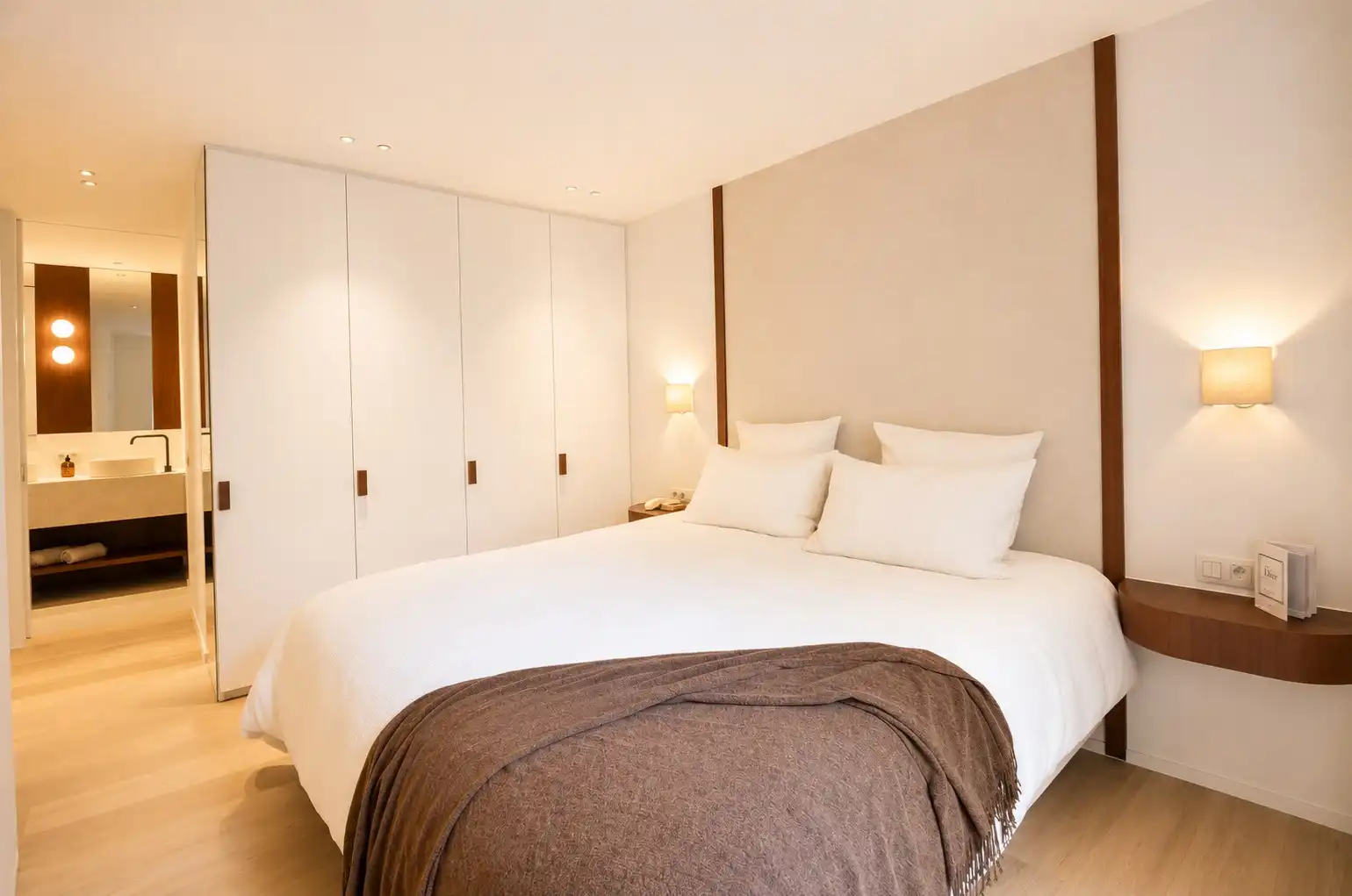 Prestigieus gerenoveerd appartement afgewerkt met hoogwaardige materialen gelegen nabij het Driehoeksplein. foto 19