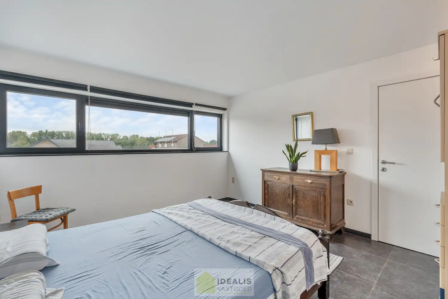 IDEALIS VASTGOED – GELIJKVLOERSE KANTOORRUIMTE MET BOVENLIGGEND APPARTEMENT OP EEN ZICHTLOCATIE IN DIEPENBEEK! Deze gelijkvloerse kantoorruimte van + - 105m² met bovenliggend apart toegankelijk appartement van + - 97 m² met zeer ruim terras is gelegen langs de Steenweg in Diepenbeek en heeft ruim voldoende parkeergelegenheid op eigen terrein. De perfecte zet voor zij die op zoek zijn naar een interessante investering op een zichtlocatie! foto 23
