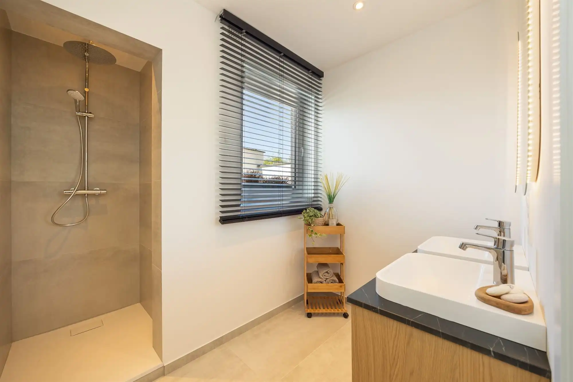 Volledig gerenoveerde woning met 3 slpkmrs en stadskoer foto 7