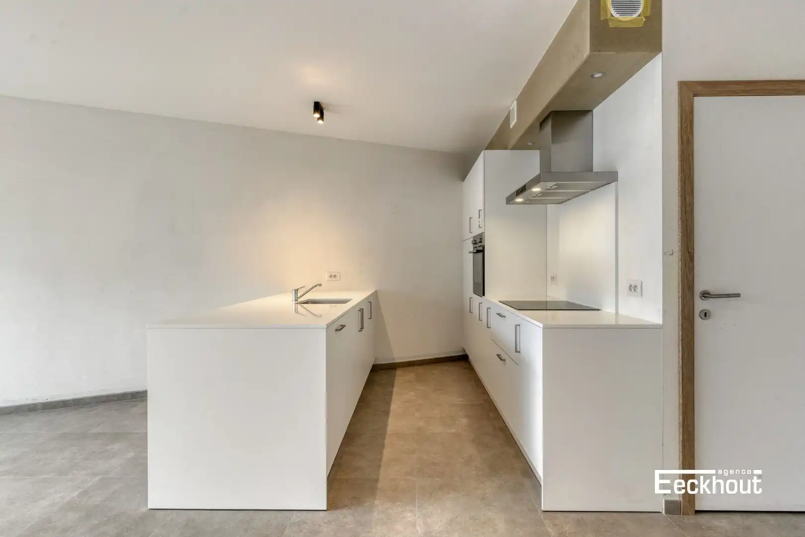Gelijkvloersappartement met terras en tuin en inpandige garage! foto 6