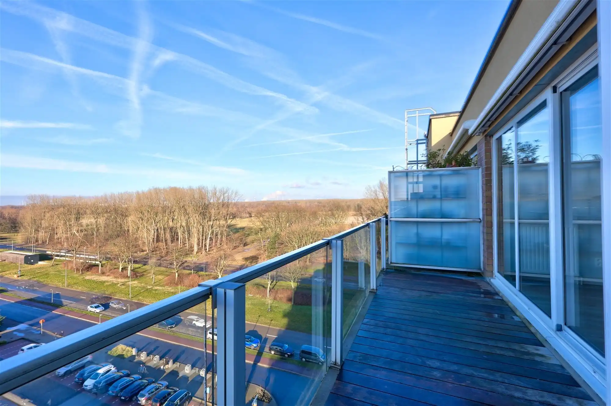 Instapklaar 2-slaapkamerappartement met leuk terras te Linkeroever foto 9