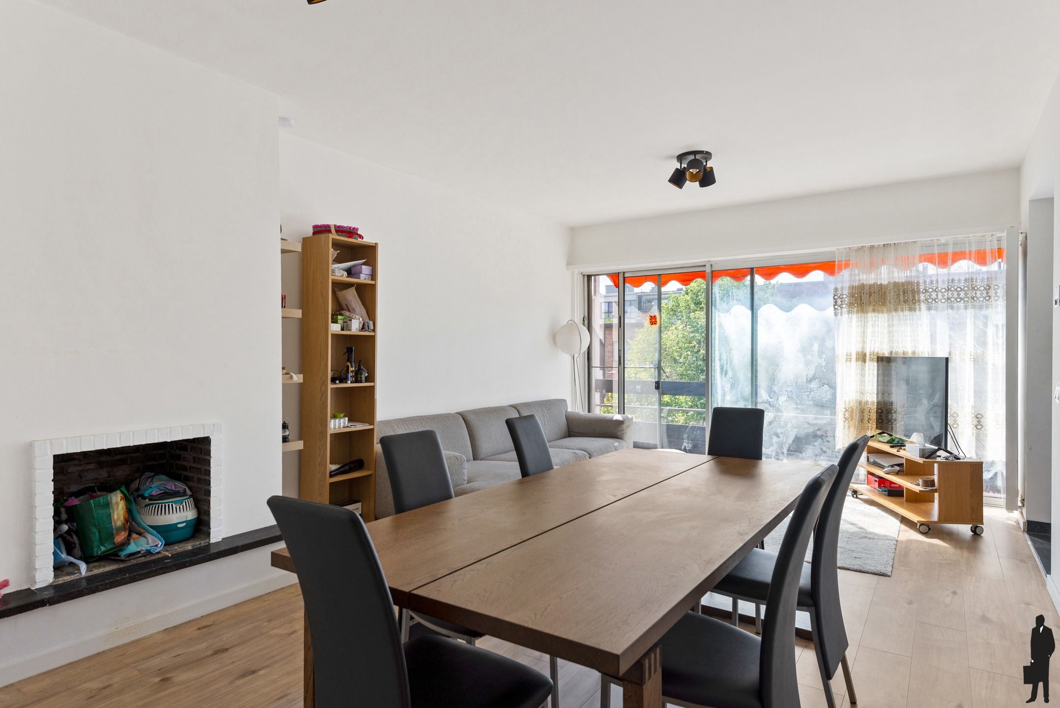 Lichtrijk gerenoveerd appartement met 2 slaapkamers foto 3
